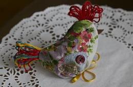 Курочка с пасхальным яйцом – подарок своими руками